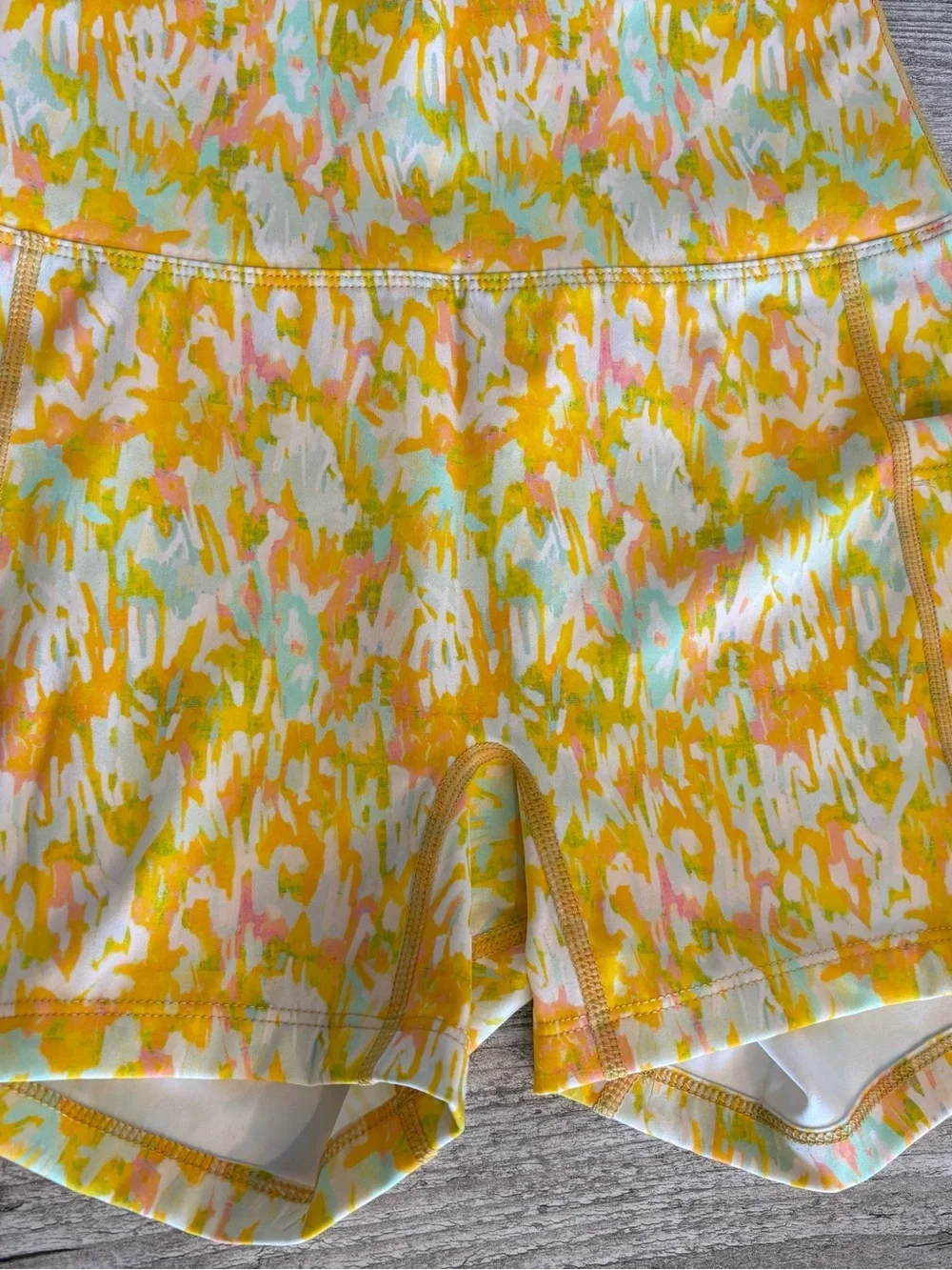 Born Primitive Women’s Small Athletic Biker Shorts Yellow Abstract Print Pockets